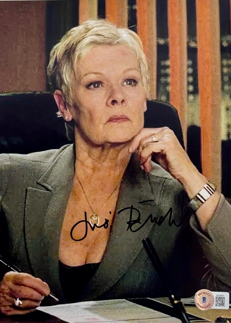Judi Dench 8x10 Photo (James Bond) - Beckett COA #01